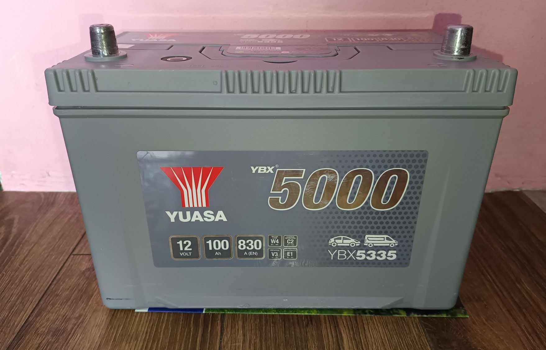 Akumulator YUASA Silver 100Ah/830A P+. Stan db. YBX 5335.