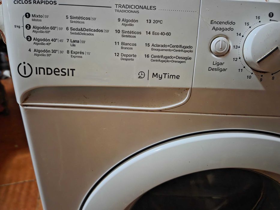 Máquina de Lavar Roupa Indesit 9kg