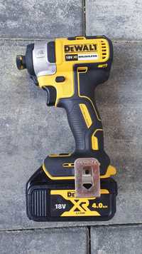 Zakrętarka udarowa aku. DEwalt DCF887 / 4.0 Ah 2021 rok