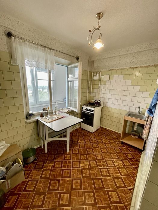 Продаж 2- во кімнатноі в центрі Украінки