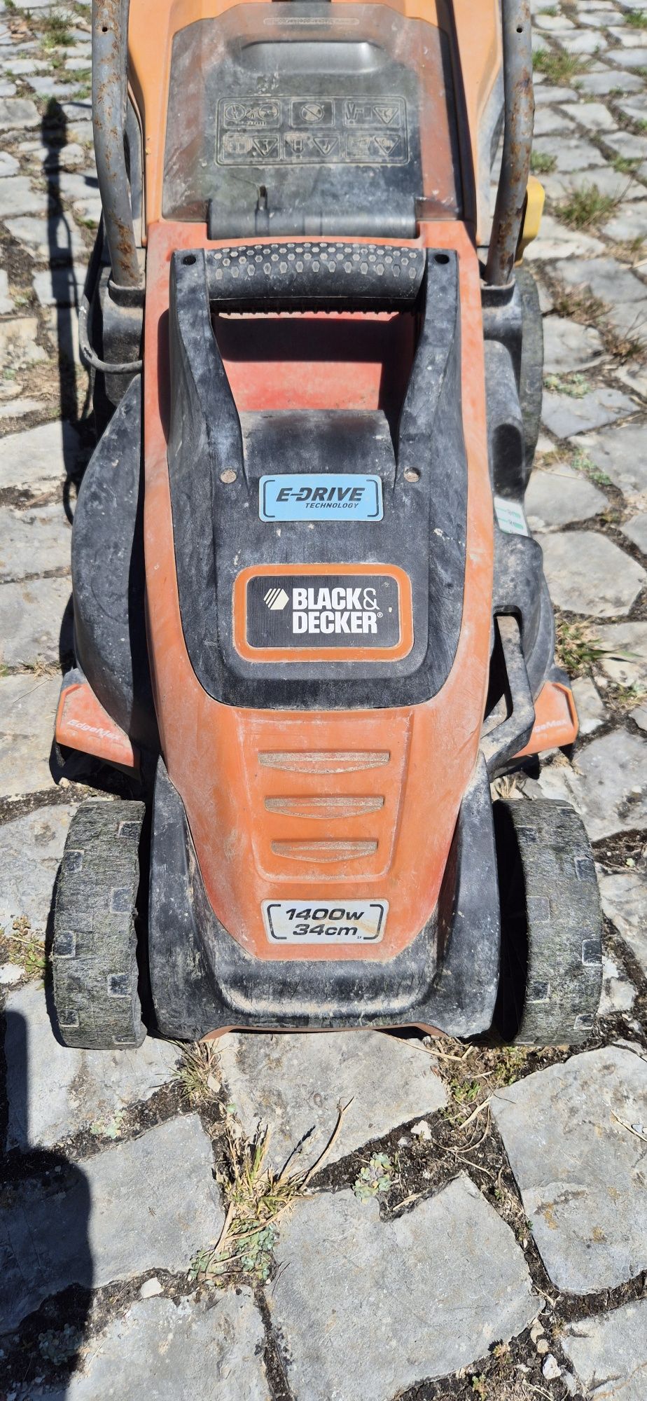 Cortador de relva Black&Decker 1400W usado