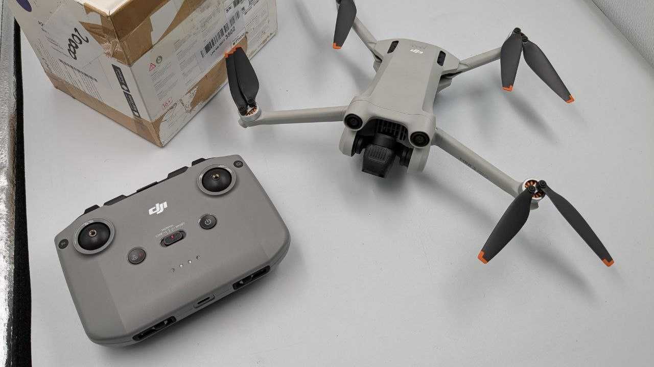 Квадрокоптер DJI Mini 3 Pro