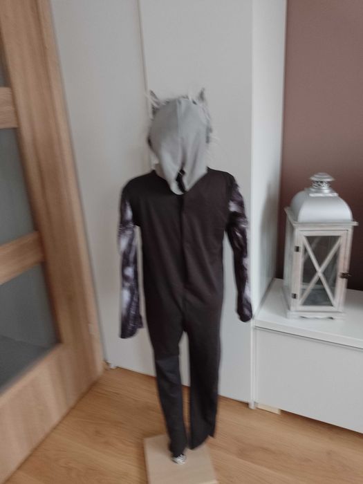 NOWY strój karnawałowy WILK WILKA WILKOŁAKA przebranie 134/140 (515)