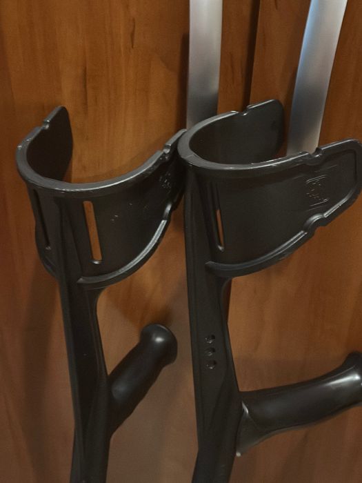 костыли / милиці