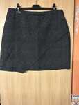 Saia H&M, preta com pintinhas miudinhas pretas