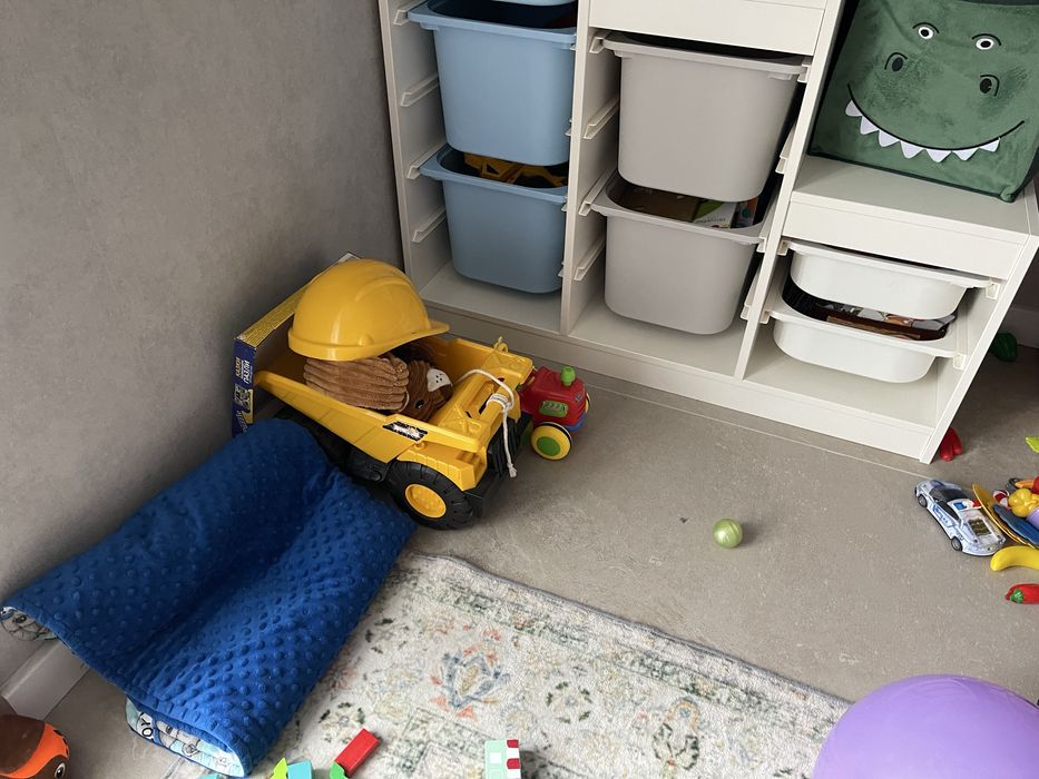 Дитячі ікрашки ,кухня ,стол та стільці з Ікеа