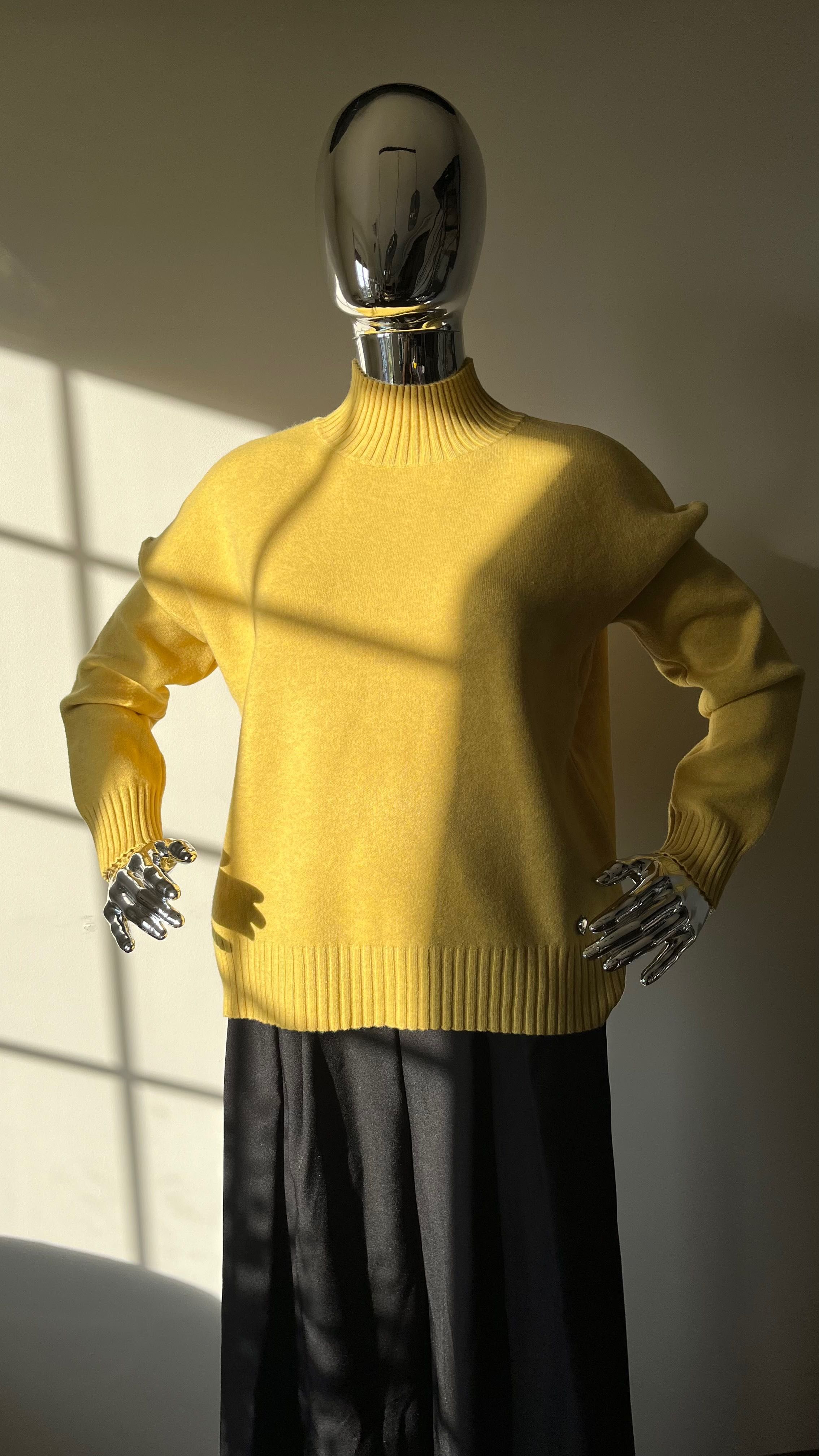 Żółty sweter damski