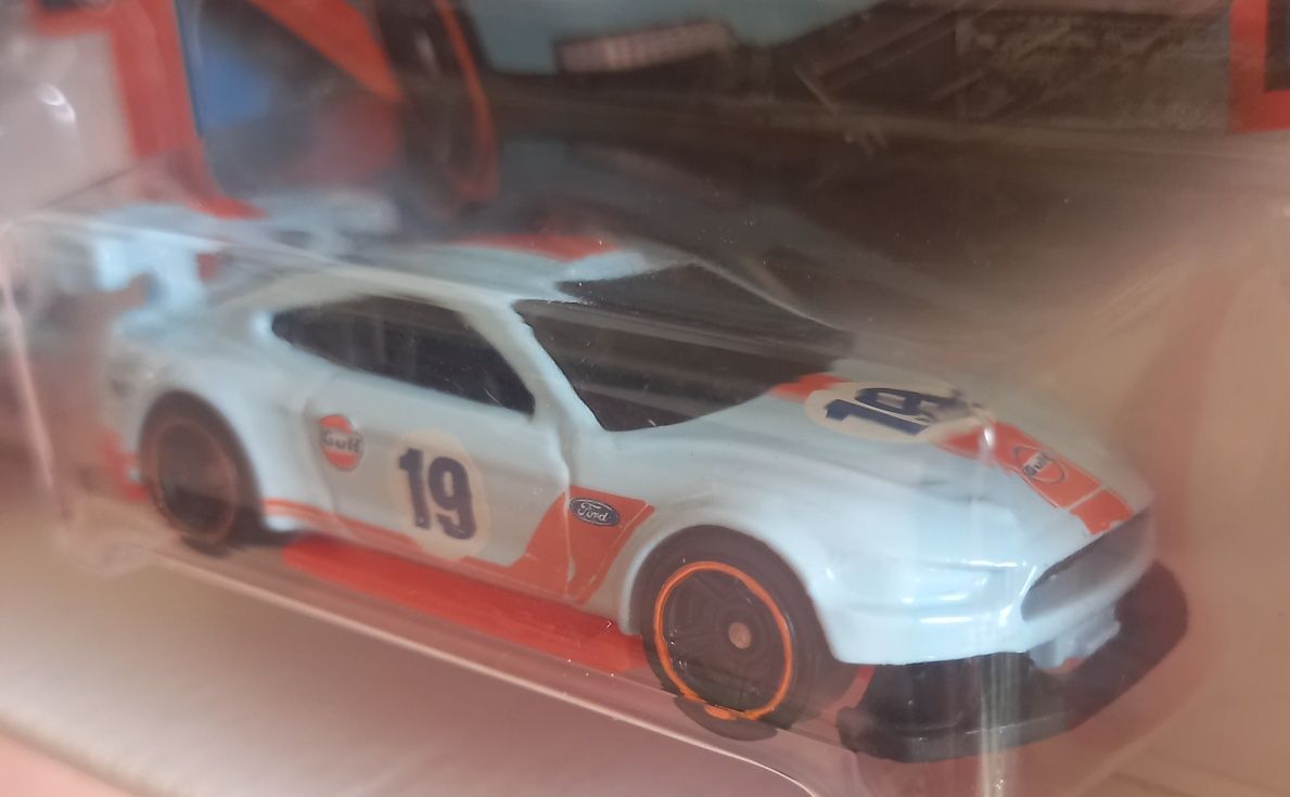 Conj 2 hot wheels custom 18 Ford Mustang GT