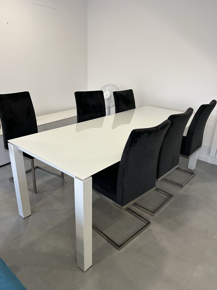 Mesa de jantar - branca com vidro por cima 2.20x90