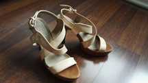 Wąskie buty pudrowy róż