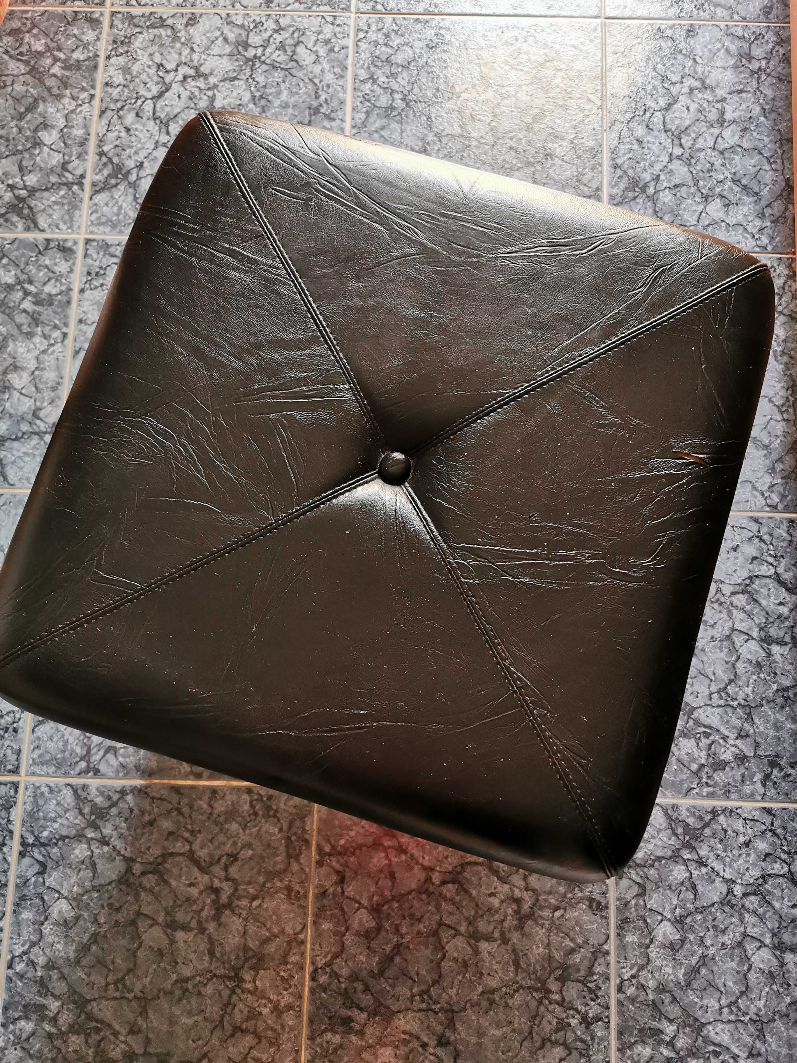 Vendo banco almofadado com compartimento interior