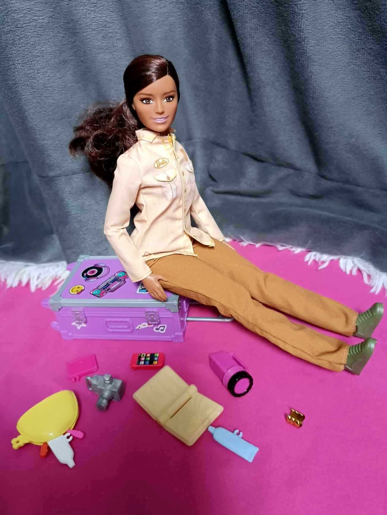 Lalka Barbie Podróżniczka + walizka / Mattel