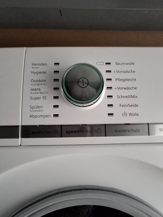 Пральна машина Siemens model WM16W4C1