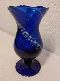 Kobaltowy szklany wazon PRL recznie robiony