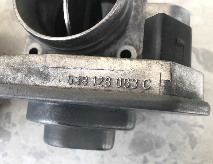 Дросельна заслонка Volkswagen Caddy 3. Golf 5 - 2.0SDI