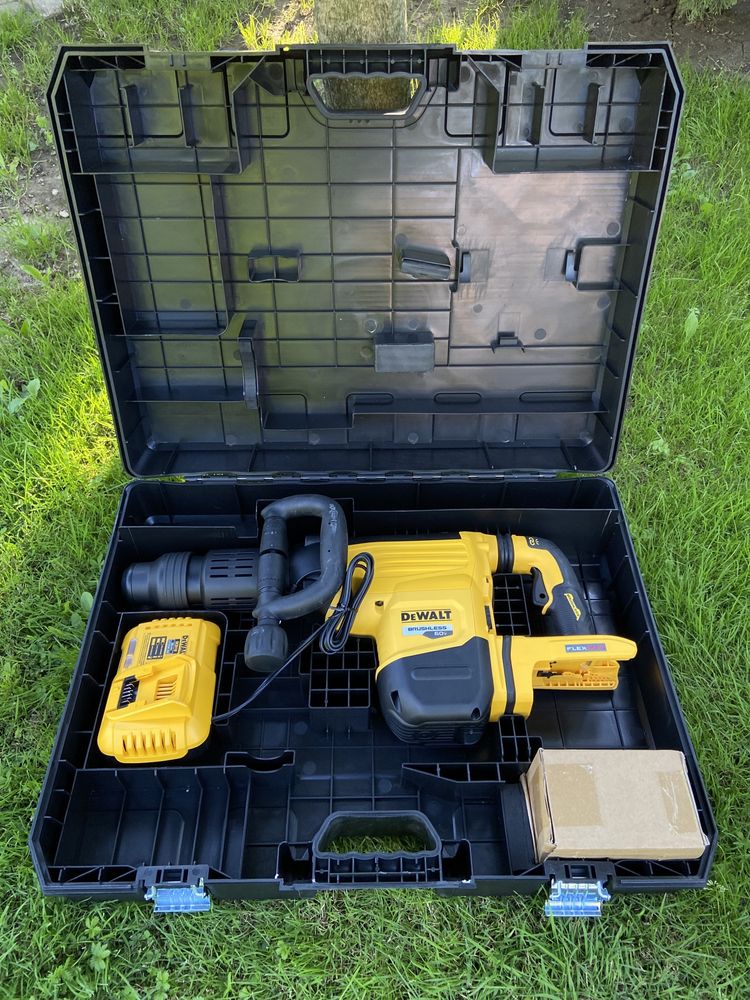 Перфоратор DeWALT DCH892