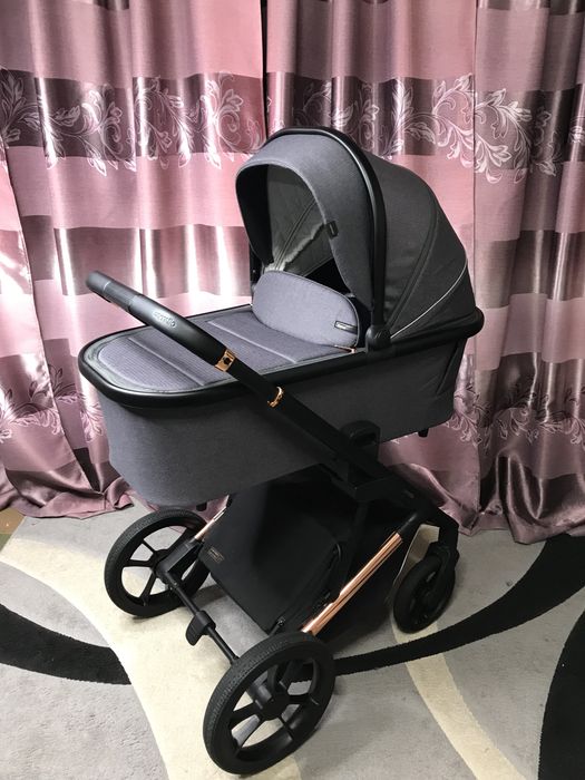 Продам детскую коляску Carrello 3в1