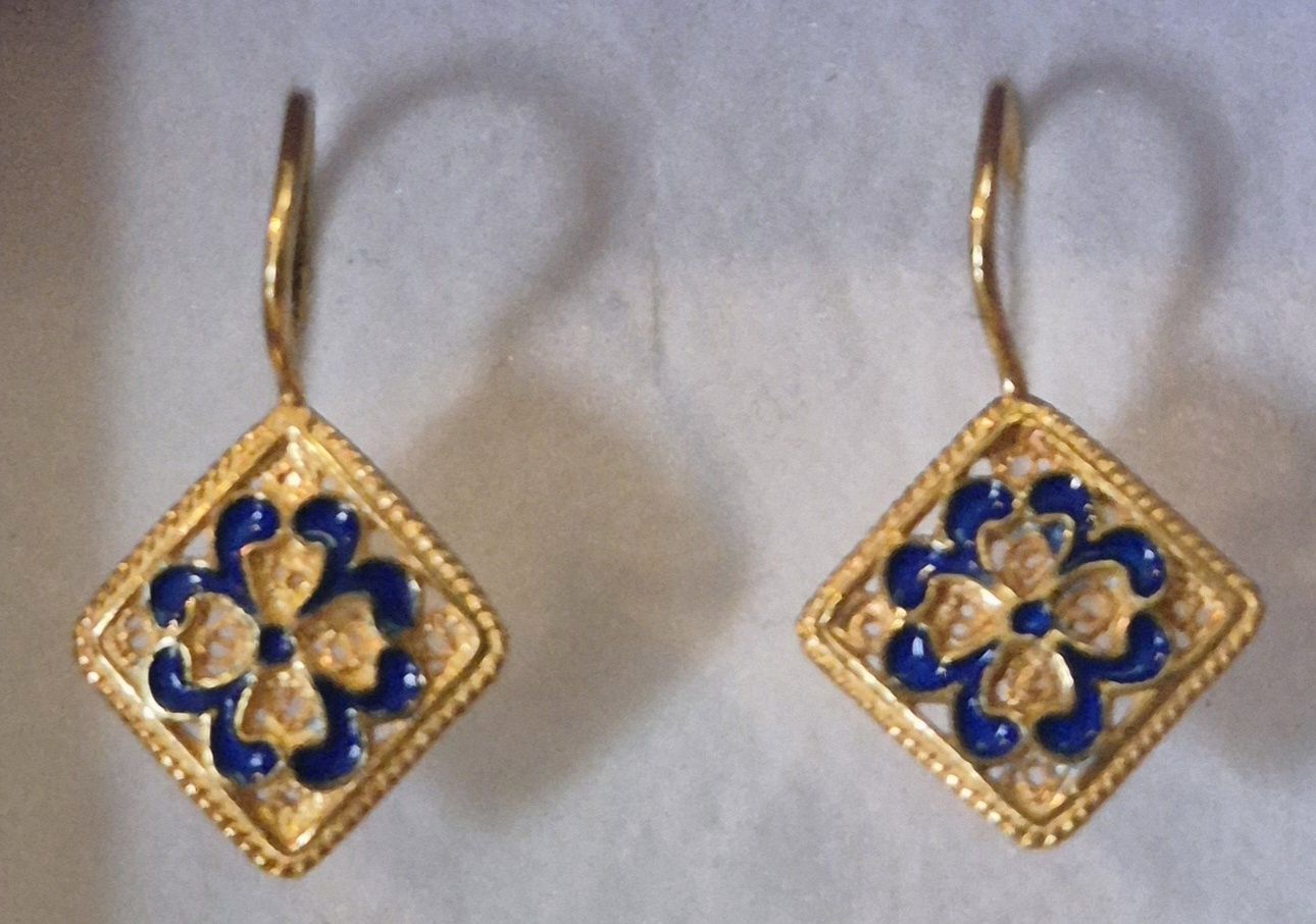 Brincos em prata Dourada com esmalte azul