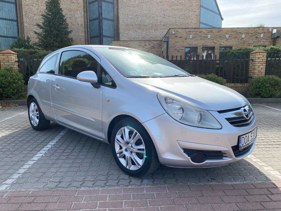 Opel Corsa D 1.2 benzyna - niski przebieg - piękny stan