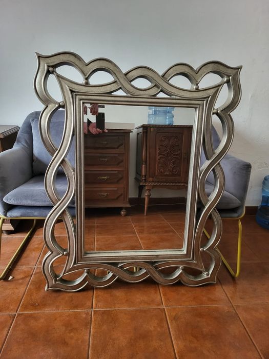 Vendo 2 espelhos lindos decorativos de  cor chumbo, medidas  1m×90cm.