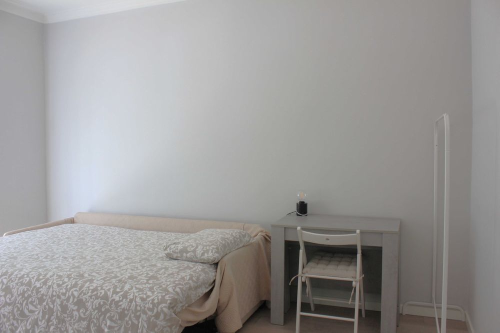 Quarto (solteiro com cama de casal) em apartamento remodelado