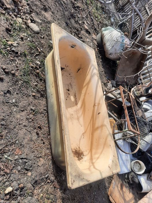 Продам ванну стоит без дела