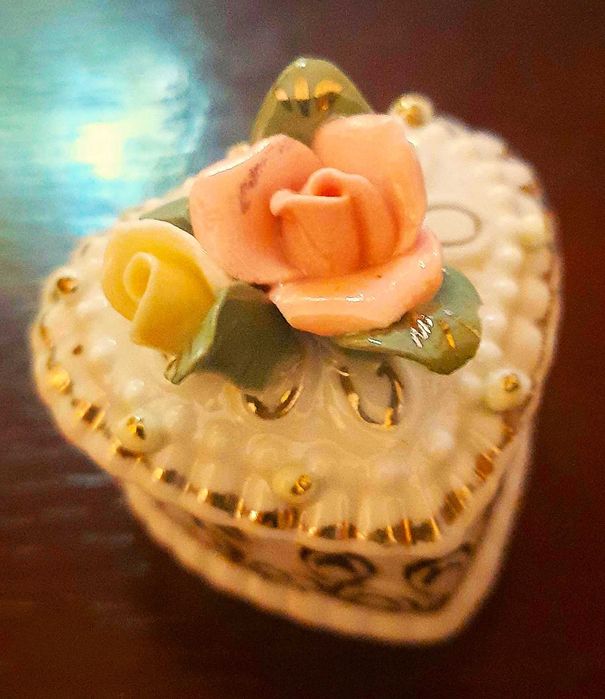 Порцелянова скринька