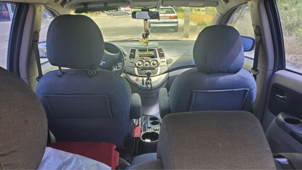 Продам авто Mitsubishi Grandis — семимісний мінівен