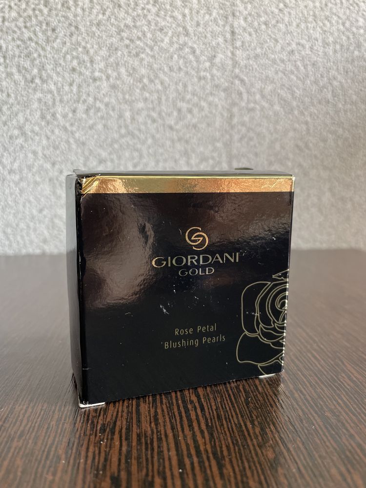 Тональная основа, пудра румяна Giordani Gold / Oriflame