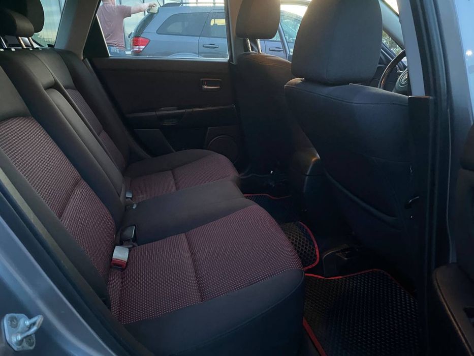 Мазда 3 . Хатчбек . 2005 рік 1.6 безин