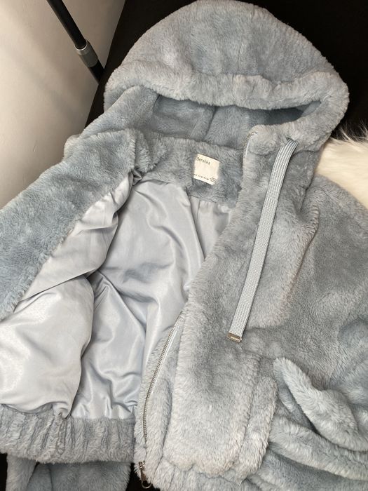 Kurtka z kapturem Bershka niebieska