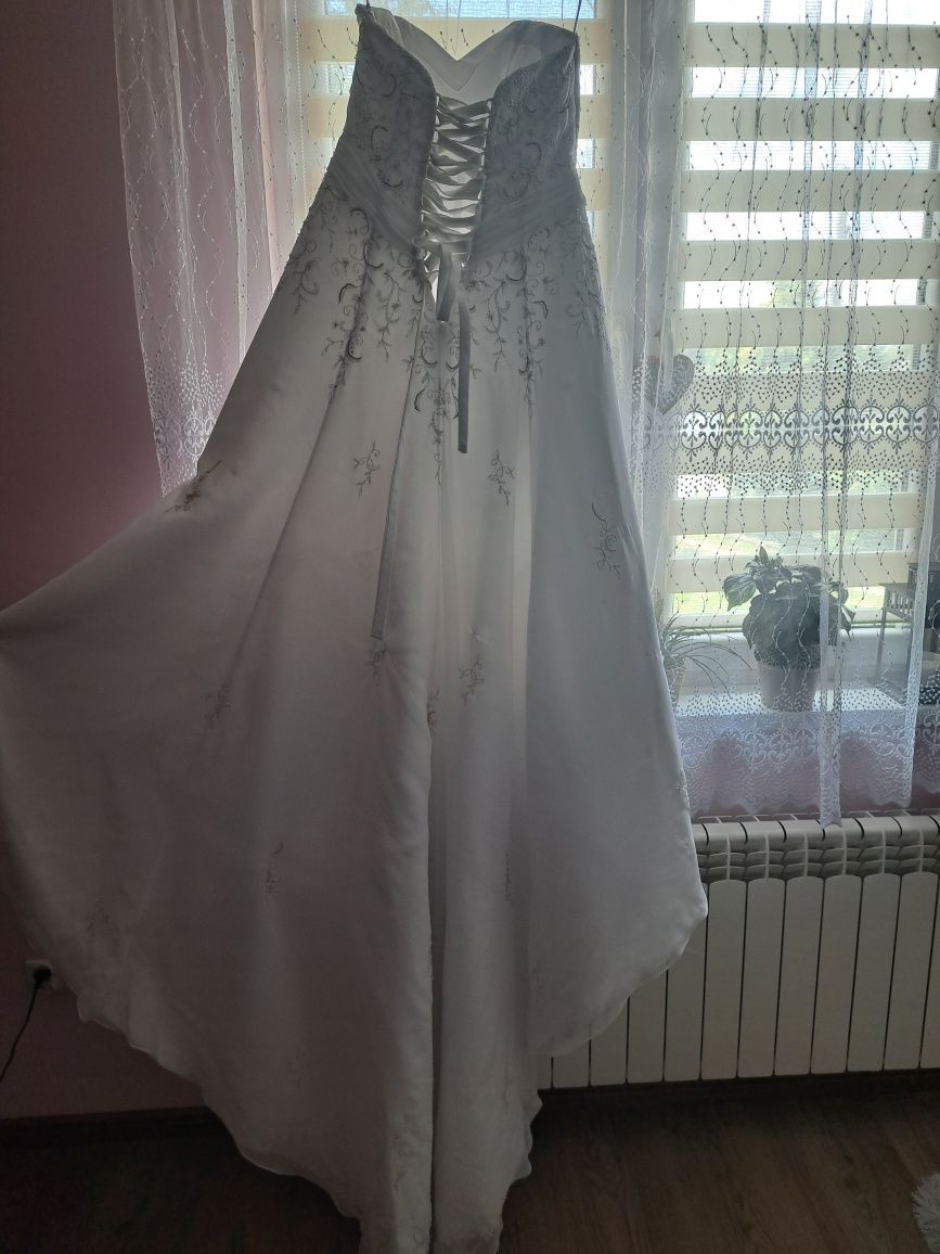 Suknia ślubna za słodycze.