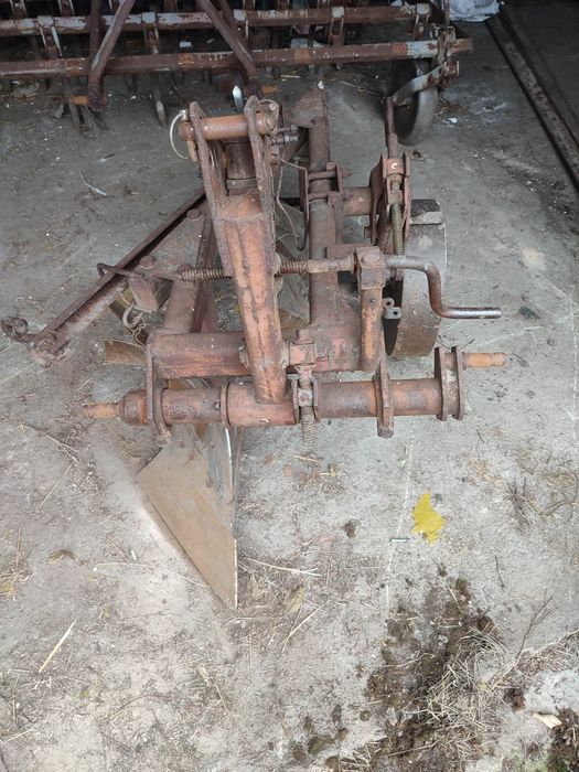 Pług rolniczy dwuskibowy