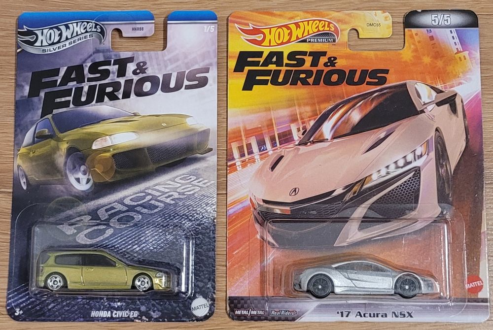 2 modele Hot Wheels