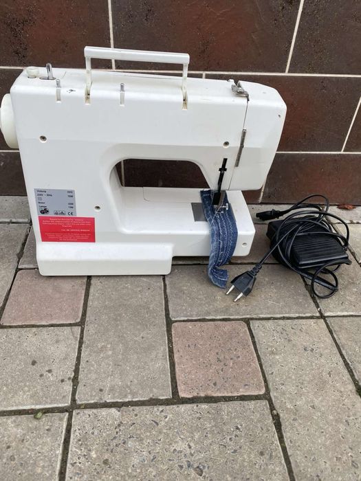 Продам швейну машину