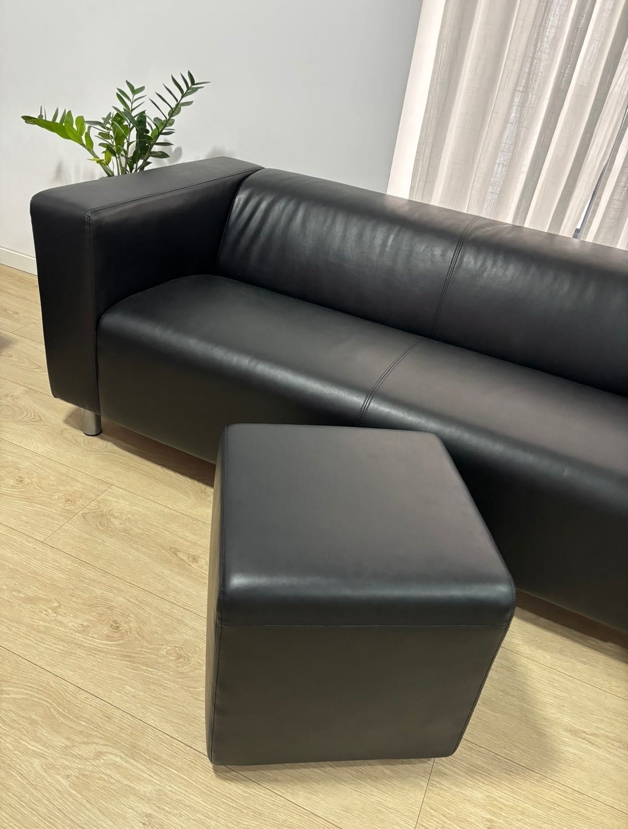 Sofa Klippan Preto - excelente estado - pele sintetica