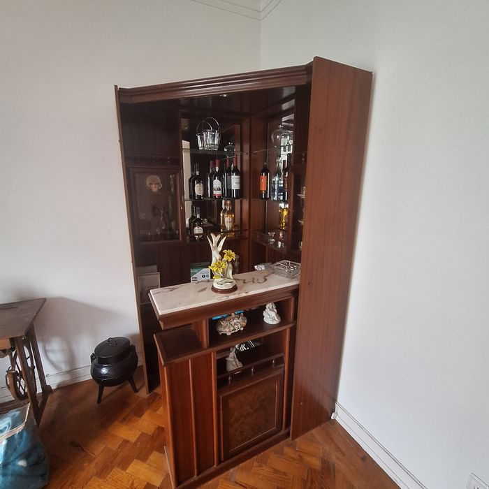 Móvel bar em madeira para sala