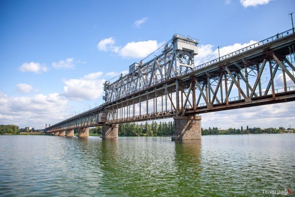 Мешканці м/н біля парку Миру, вул.Троїцької, Київської, В. Пугачова