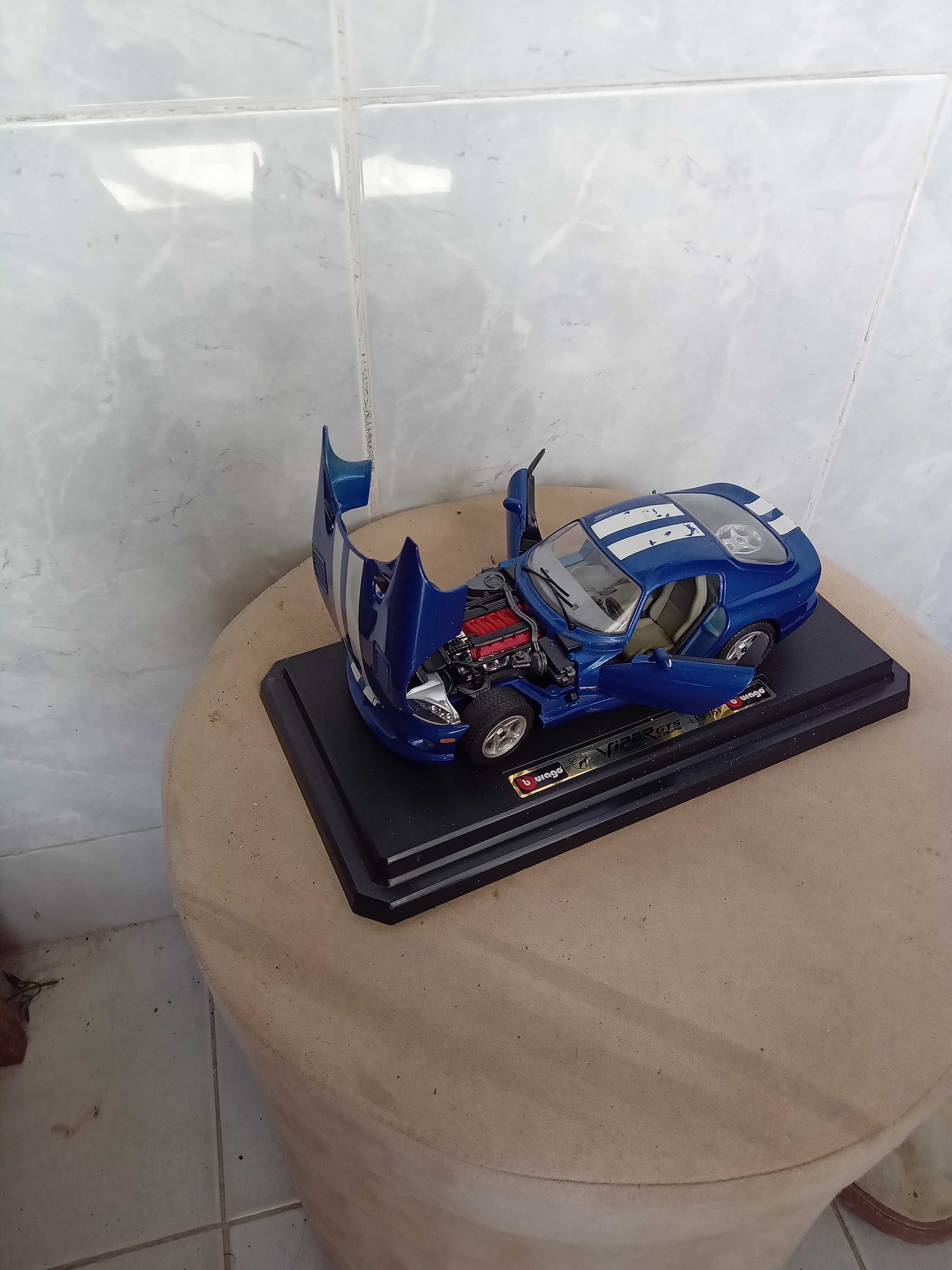 Miniatura Dodge Viper GTS 1:25 Bburago (1996) – Colecionável Diecast