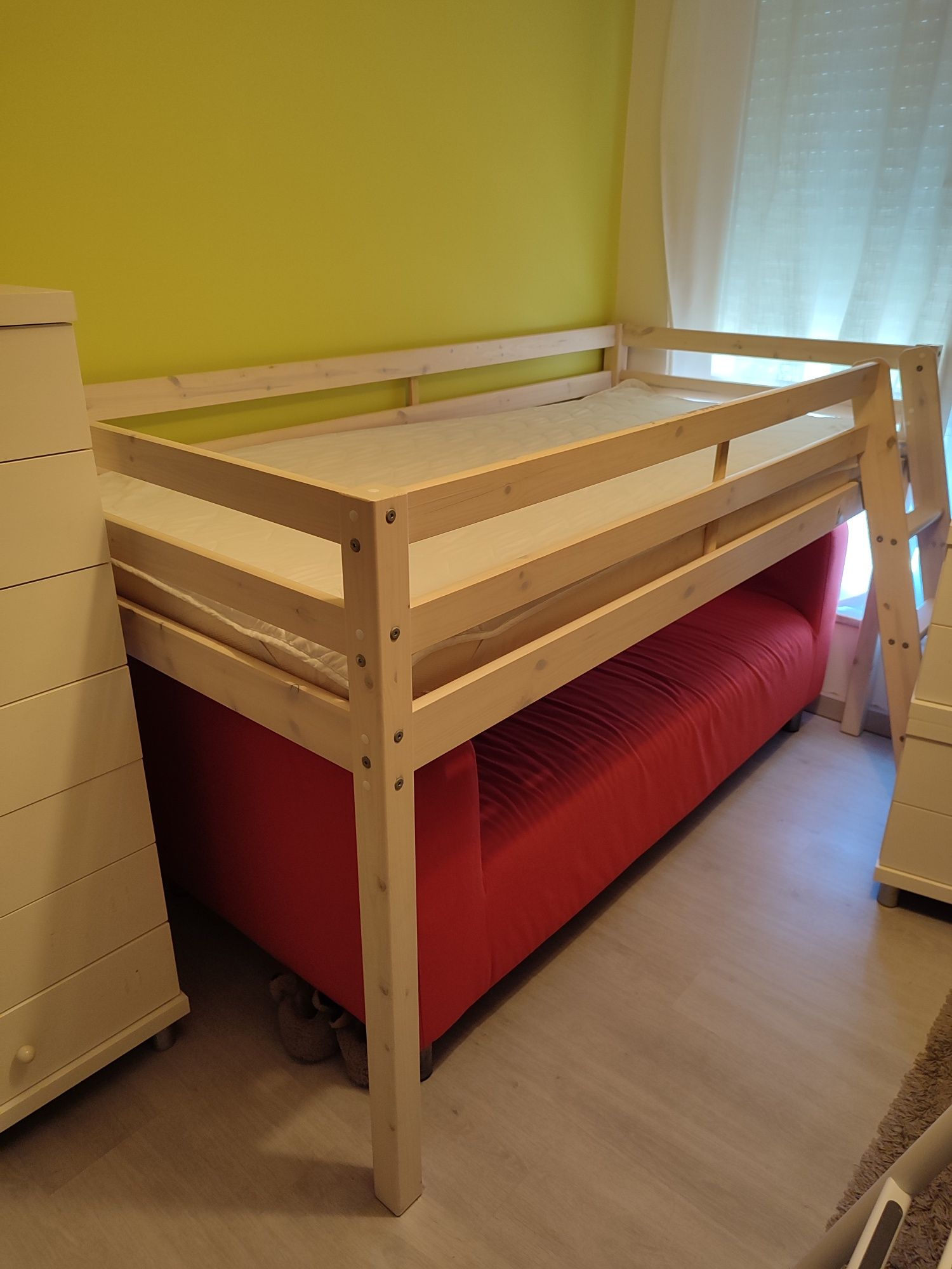 Cama de criança e colchão