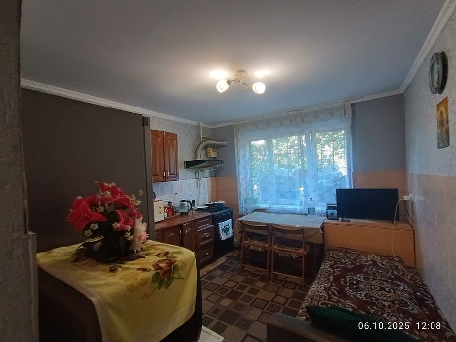 В Продажу  2- кімн  1 поверх