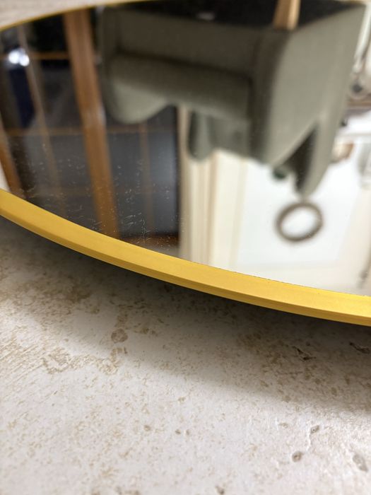 Lustro ze złotą obramówką