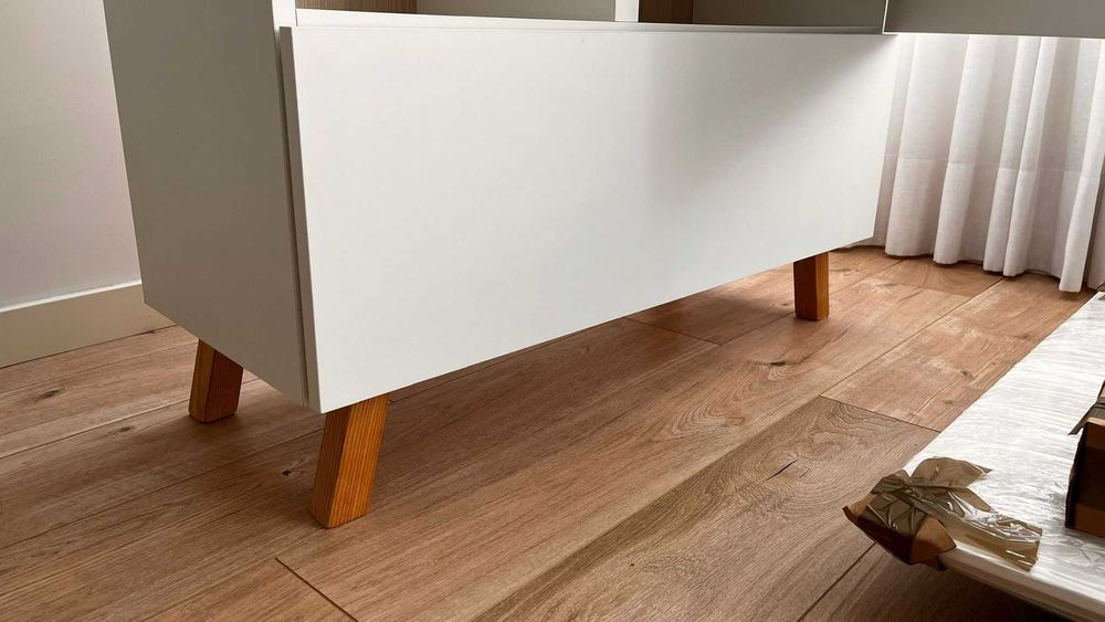 Vendo Aparador Móvel p/ Sala - Branco com Porta, Prateleiras e Gaveta