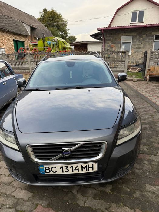 Volvo V50 2009 року