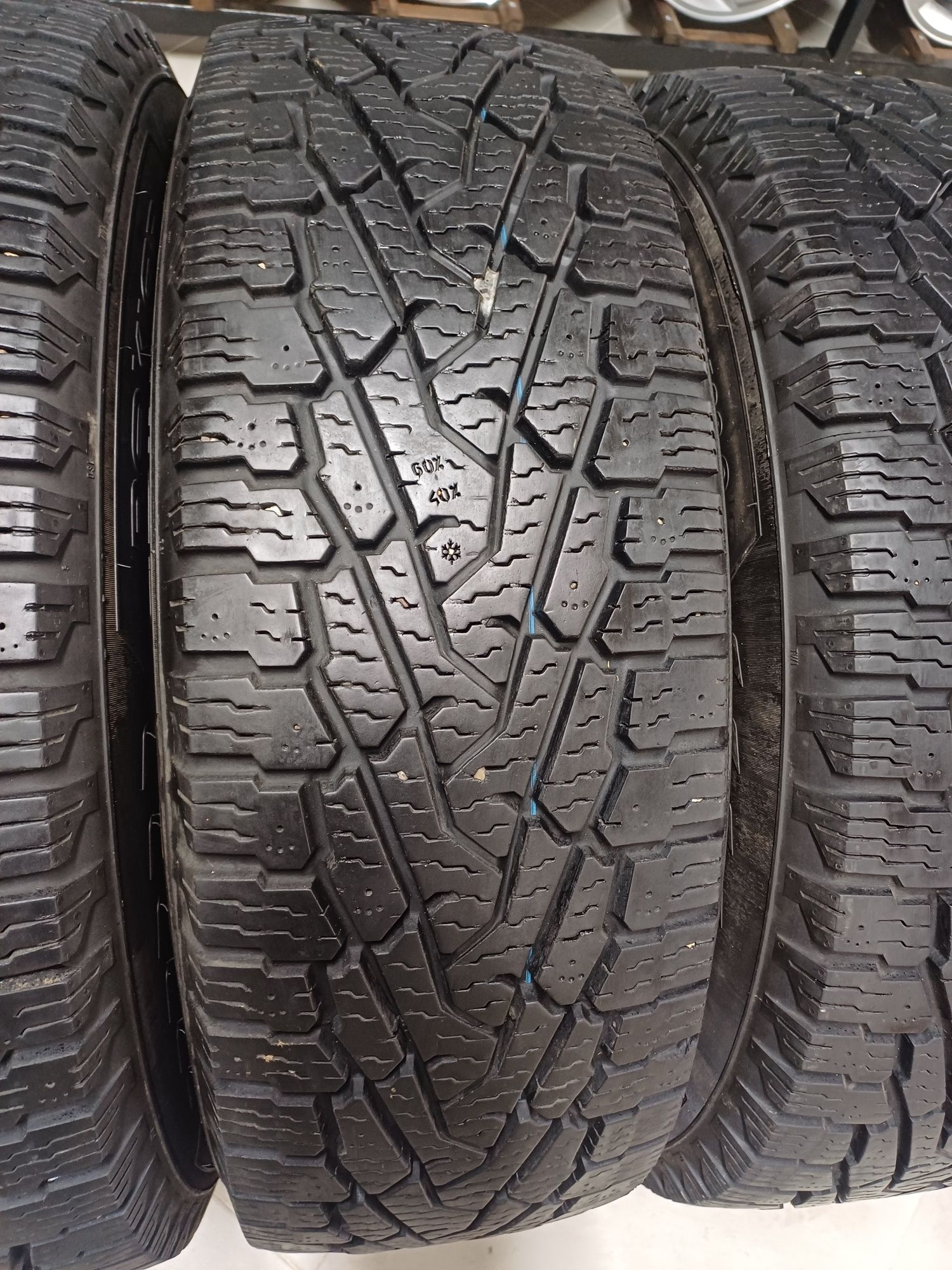 275 70 18 Nokian Hakkapeliitta LT зимові 80%
