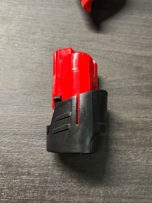 Продам акумулятор Milwaukee m12