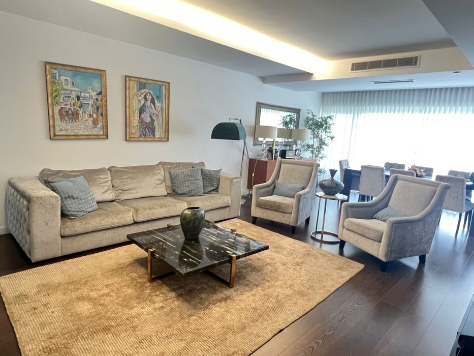 Sofa e cadeiroes