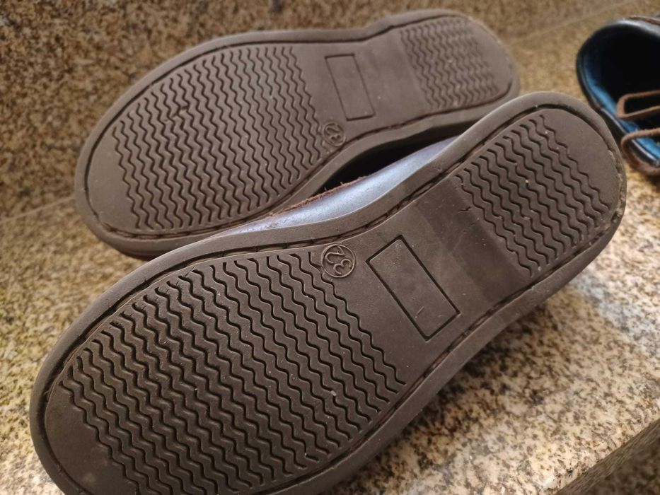 Sapatos de couro tamanho 32