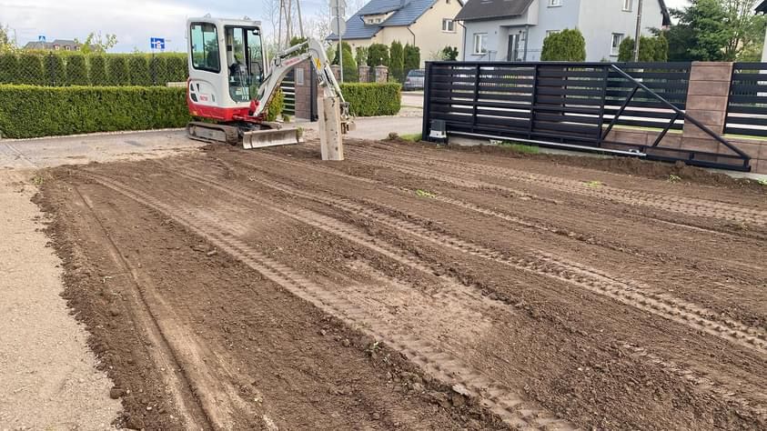 Usługi minikoparką, Koparko-ładowarką ,Wywrotka 3,5  Przyłącza wod-kan