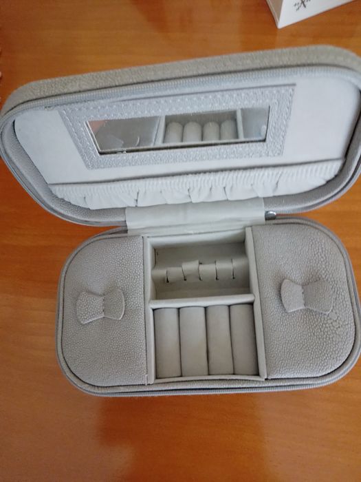 Kuferek na biżuterię Mojoo